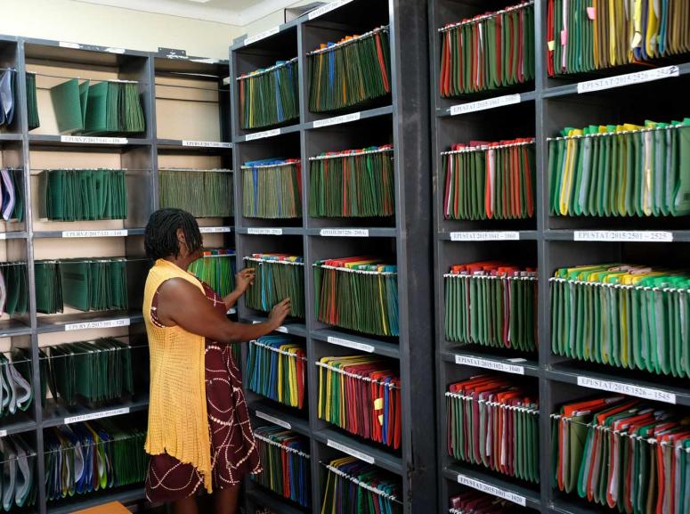 Salle d'archives au centre Epicentre Ouganda