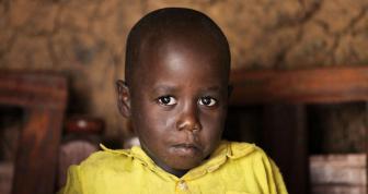 Garçon ayant participé à l'étude portage du pneumoccoque en Ouganda